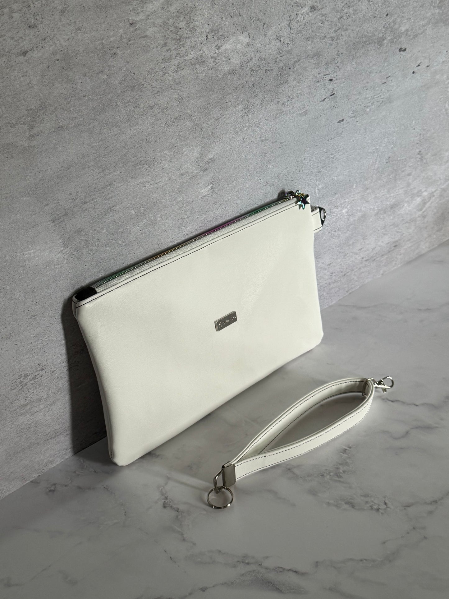 Blanc Kali Wristlet
